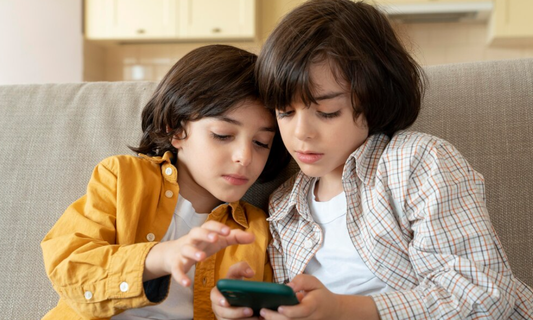 Lindungi Anak di Ruang Digital, Pemerintah Terapkan Aturan Akses Medsos Usia Minimal 16 Tahun